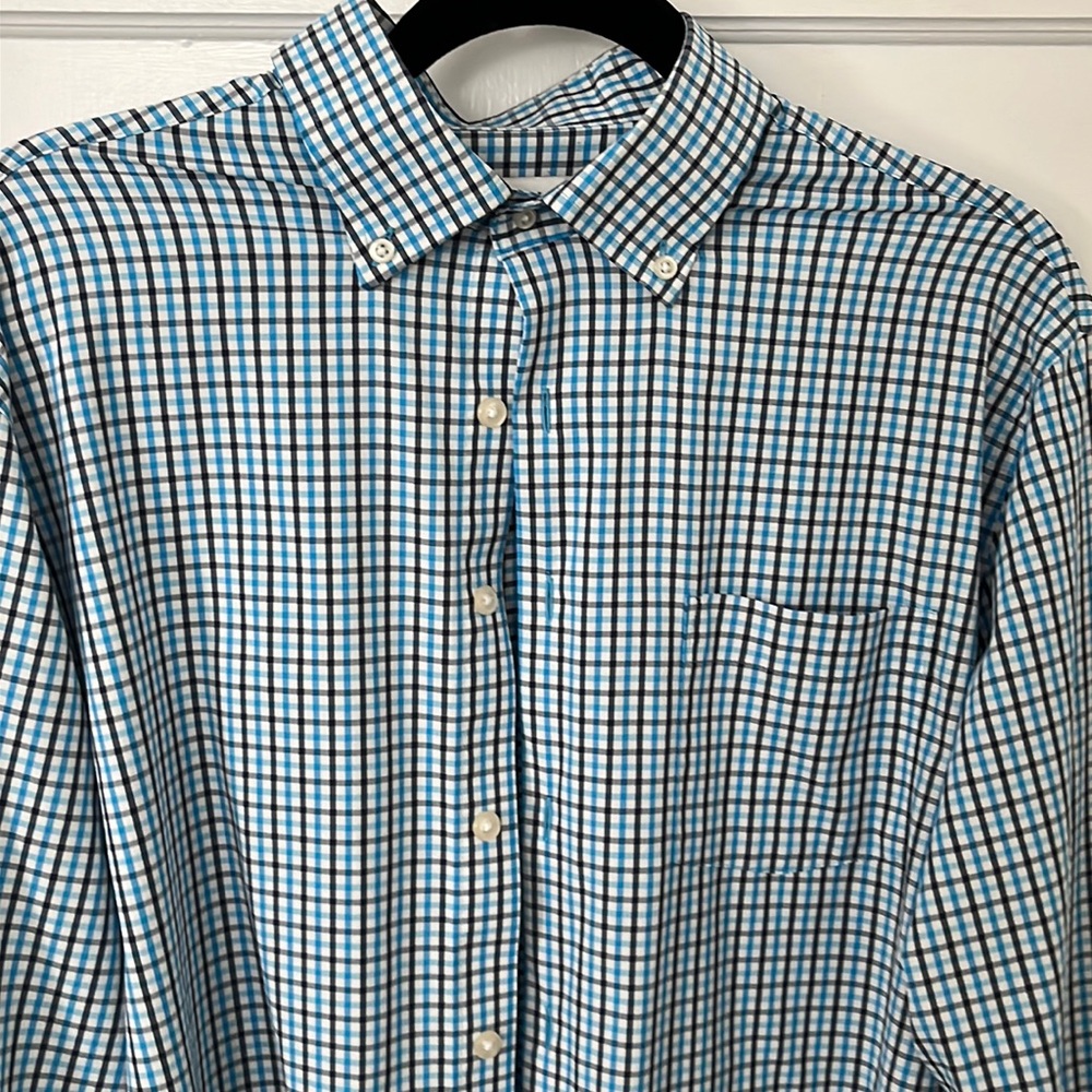 Peter Millar crown sport performance sport shirt. Size medium